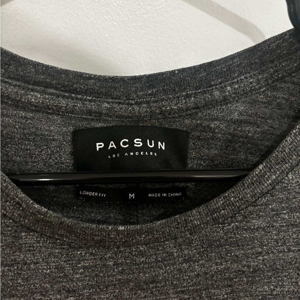PacSun scallop T size M